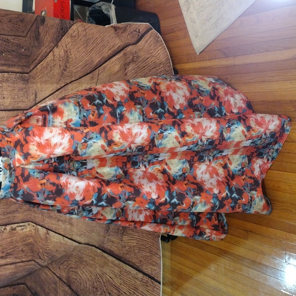 EUC Touch Me Formal Floral Skirt XL